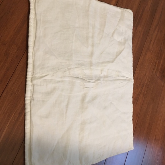 NWOT 2 Quince white Linen quilted standard pillow shams - Picture 6 of 9